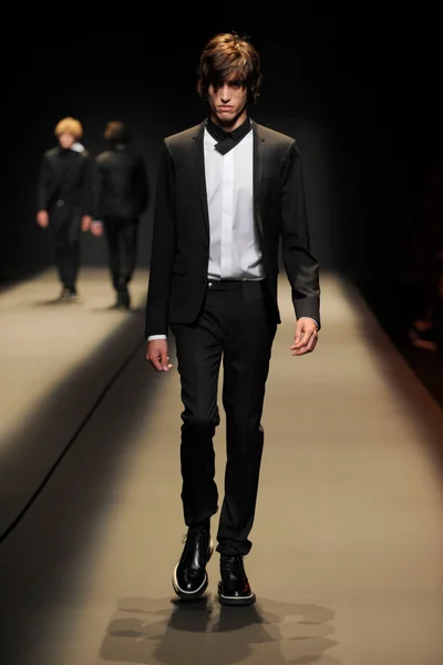 Look 2